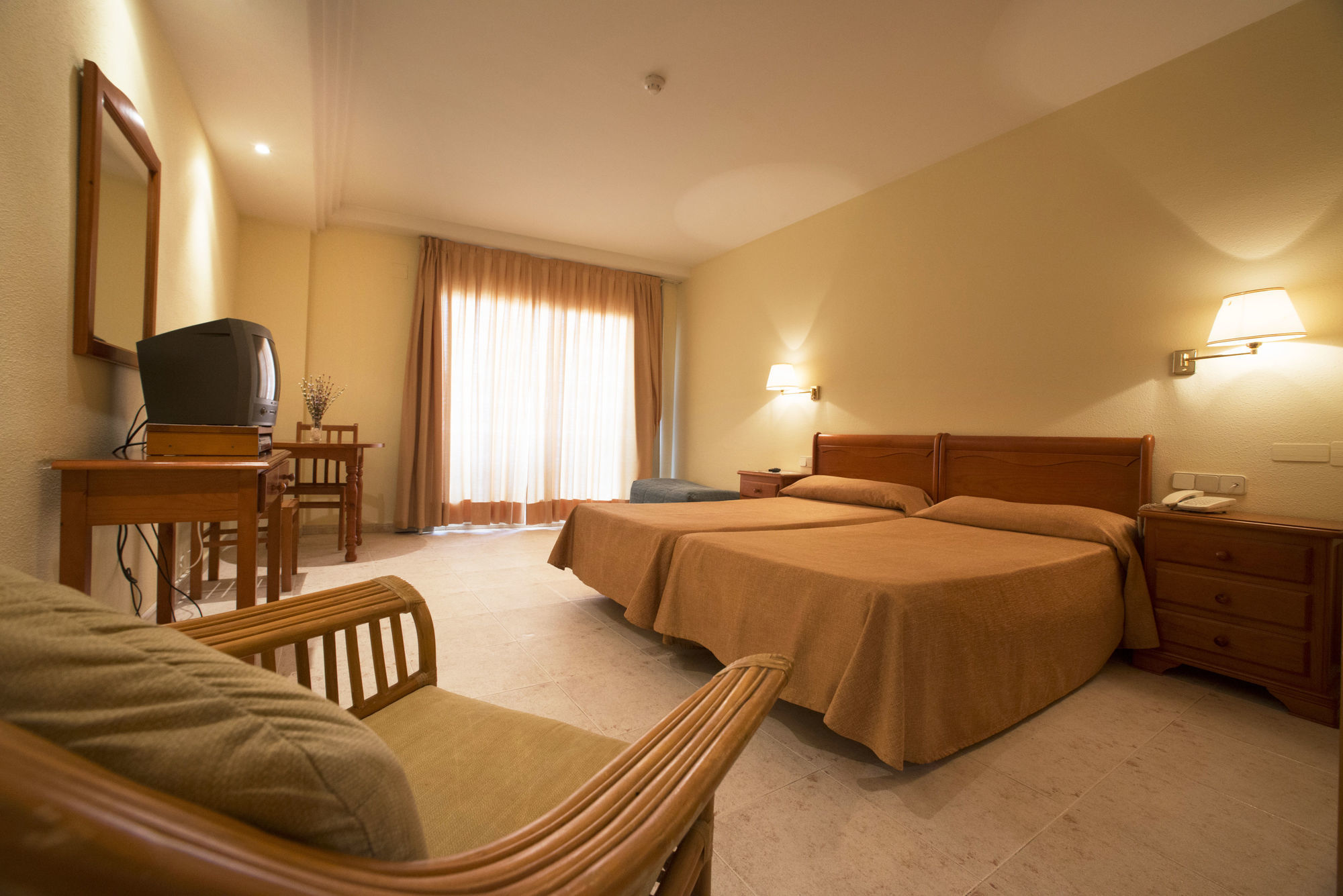 Hotel Tres Anclas กันดิอา ภายนอก รูปภาพ